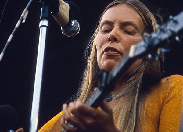 joni mitchell age